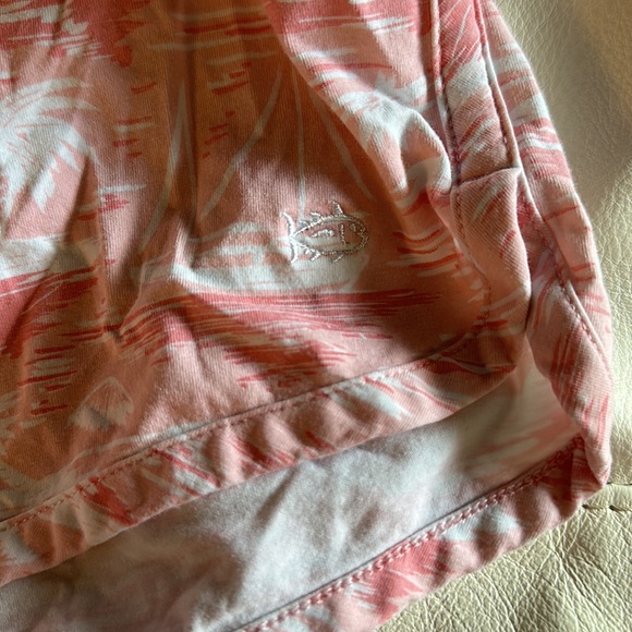 Southern Tide shorts - Picture 2 of 4